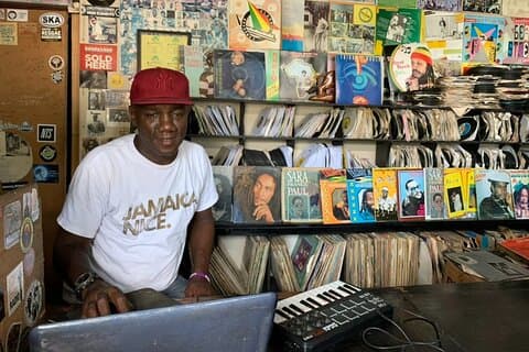 Sounds of the City Tour in Downtown Kingston