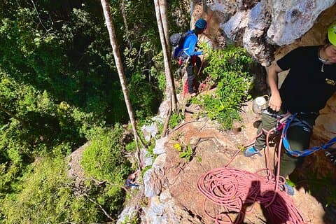 Half Day Guided Multi-Pitch Climbing in Gunung Keriang