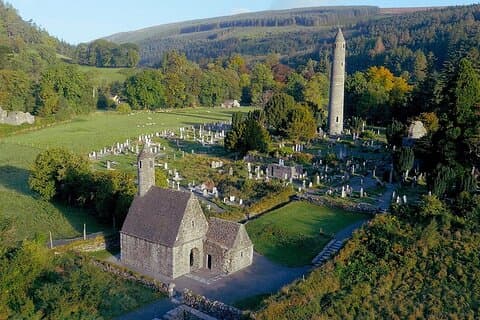 Tour privato di un giorno di lusso da Dublino a Wicklow Mountains Glendalough