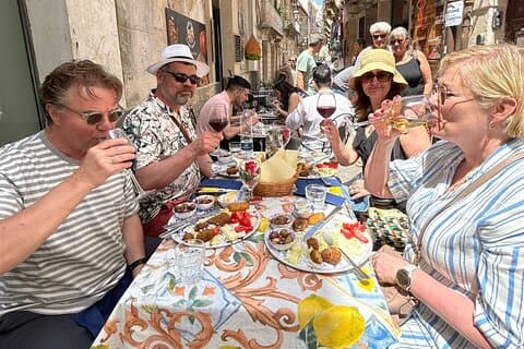 Sicilian Food tour and wine tasting in Ortigia in Syracuse