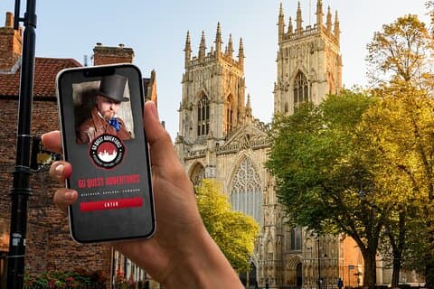 Découvrez York : Balade en ville autoguidée et chasse au trésor interactive
