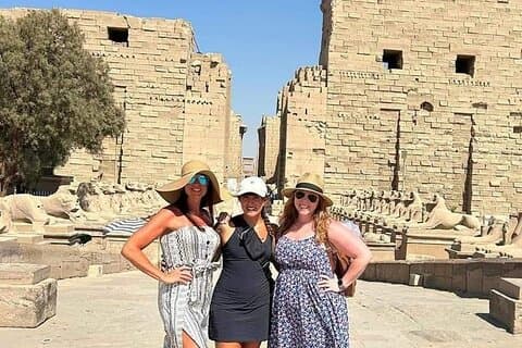 Ontdek de geluids- en lichtshow met het Luxor Museum 's nachts