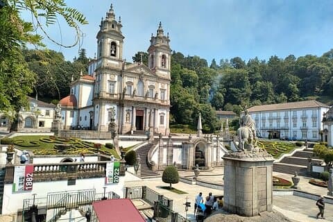 Tour- Guimarães and/or Braga