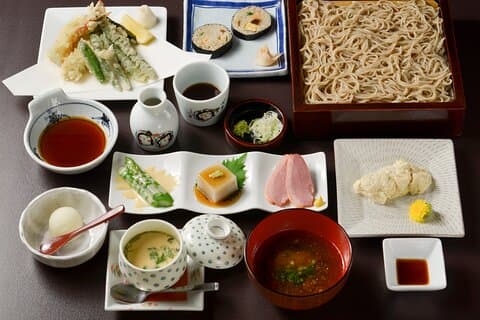 Soba-Sushi-Erlebnis in Honmuraan New Yorker lieben Soba