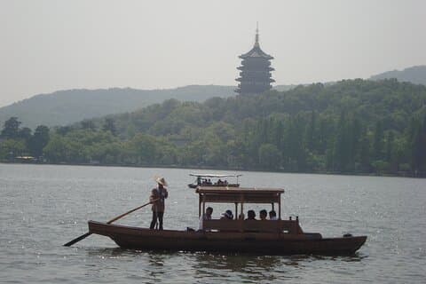 Eendaagse bullet-treintour van Shanghai naar Hangzhou met Chinese lunch