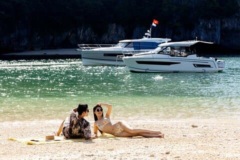 3-Hour Private Luxury Yacht Through the Stunning of Ha Long Bay