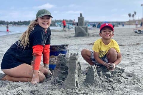 Sand Castle och Scavenger Hunt med besök på Pirate Museum Fort