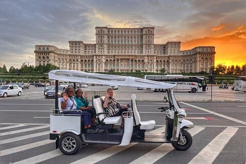 Tour Tuk Tuk Bucarest: ¡experiencia única en la ciudad!
