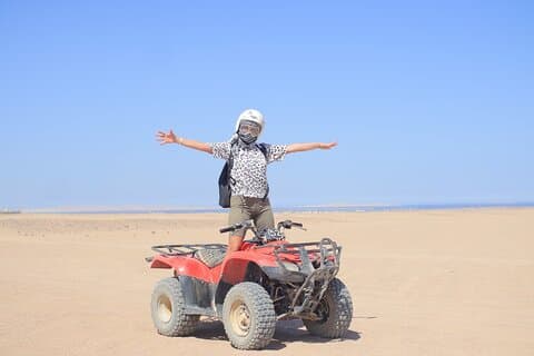 Safari en quad au coucher du soleil dans le désert