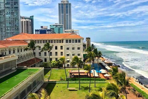 HALVDAGS COLOMBO BYTUR
