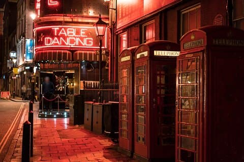 Un recorrido autoguiado en campamento por Londres con Paul Baker