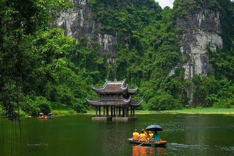 Von Hanoi: Ninh Binh, Hoa Lu, Trang An mit Buffet Mittagessen
