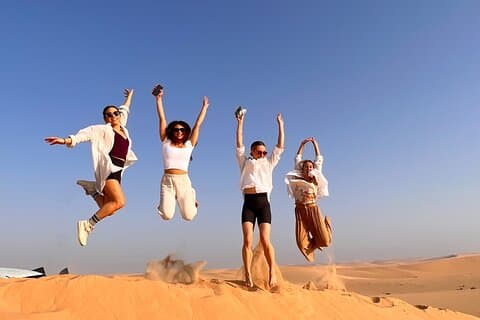 Ørkensafari med Dune Bashing og Camel Ride pluss Sand Boarding