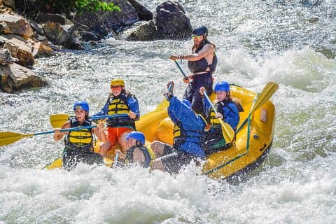 Upper Clear Creek Halvdags Whitewater Rafting fra Idaho Springs