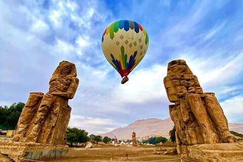 Hurghada: Private Luxor Day Tour king's Valley Habu Temple&More