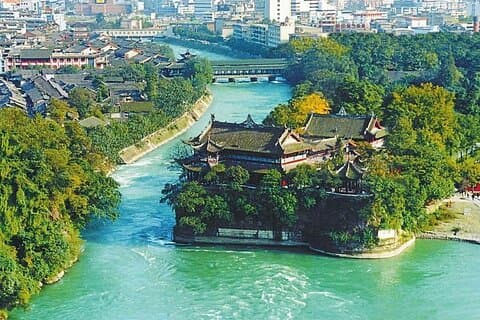 青城山と都江堰灌漑観光ツアー