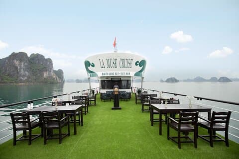 Excursión de un día a Bai Tu Long Bay desde la bahía de Halong