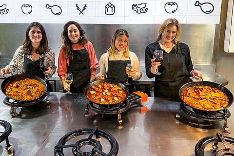 バレンシアのパエリア料理教室、ワインテイスティング、中央市場