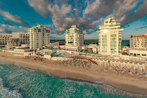 Privéshuttle op de luchthaven van Cancun en Óleo Playa