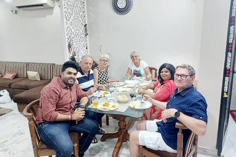 Delhi : Learn, Cook, Dine with Indian MOM with Local Family