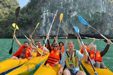 Lan Ha Bay Magic Sunset Boat Tour gennem betagende landskab