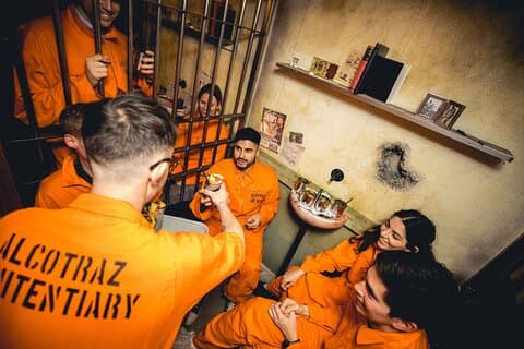 Alcotraz Prison Cocktail Experience i Bristol