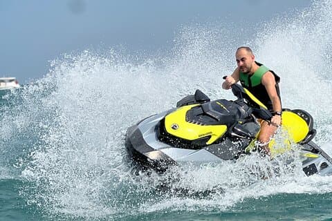Este de Dubái: paseo guiado en moto de agua de 60 minutos en el puerto deportivo de Dubái