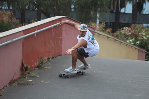Surfskate-Kurse am Strand von Mar Bella