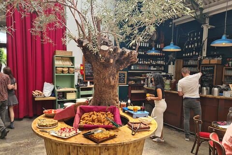 Passeio a pé com brunch e jazz ao vivo em Belleville