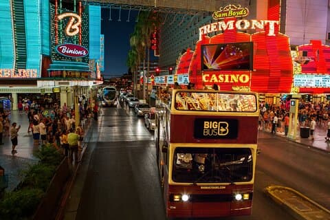 Esclusiva Viator : 10 : 15:00 Tour notturno di Las Vegas con autobus scoperto