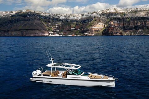 サントリーニ島最速のプライベートモーターヨット - オールインクルーシブツアー