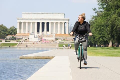 Noleggio eBike Washington DC con casco e borsa manubrio per 16 +