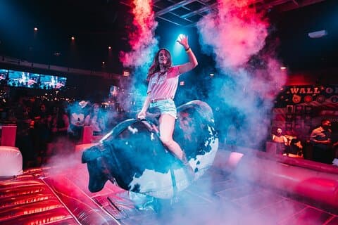 Tournée des bars de Nashville avec entrée express et réduction sur les boissons