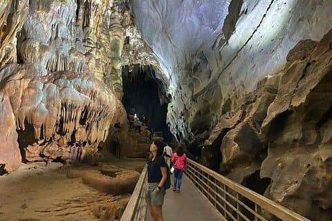 Von Hue zur Paradise Cave: Erkunden Sie das Naturwunder an geraden Tagen