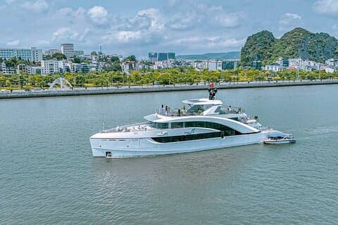 Udforsk den smukke Halong Bay på Saquila Yacht fra Ha Long City