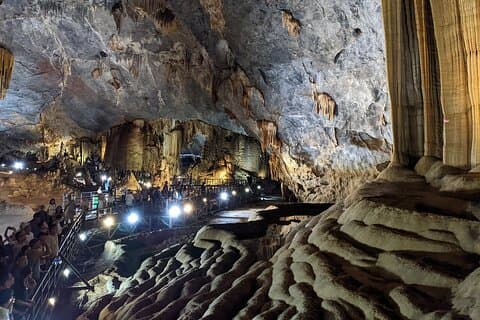 Vanuit Dong Hoi: Paradise Cave en Phong Nha Cave Tour met lunch