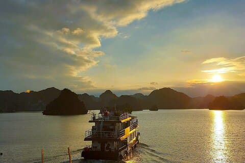 Oplev den bedste Lan Ha Bay Sunset Tour fra Cat Ba Island