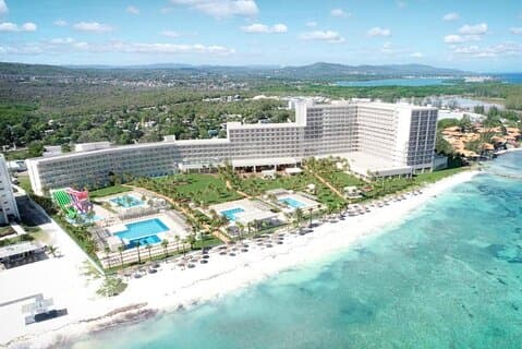 Un transfert aéroport "privé" à RIU PALACE AQUARELLE