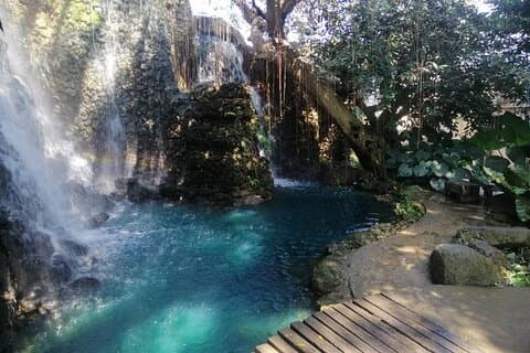 Besøk Dantewada (Angel Land), Blue Temple og Sticky Waterfall