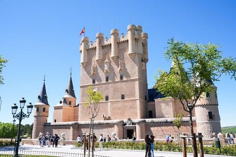 Tour de Segovia con Catedral y Alcázar desde Madrid