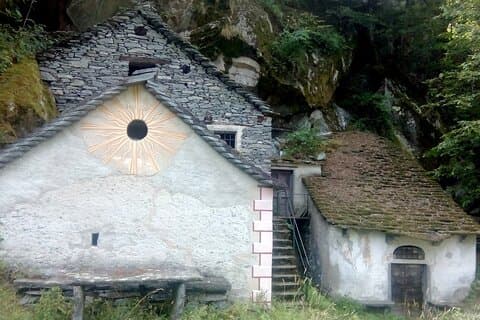 Ursprunget till grottan i Valle Maggia