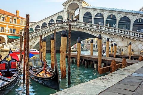 Cicchetti and Wine Tasting Tour in Venice + Ebook