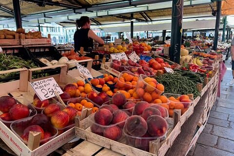 Wine and Cicchetti Tasting Tour in Venice + Ebook