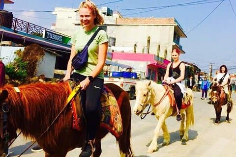 Tour privado a caballo en Pokhara