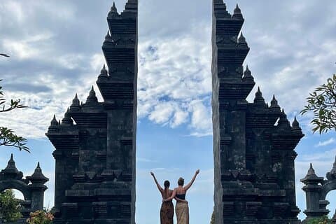 Destaques de North Bali: Templo budista, Waterfall & fonte quente