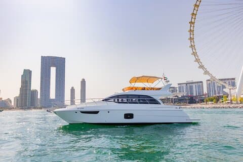 Privé : visite VIP en yacht de luxe avec barbecue et boissons