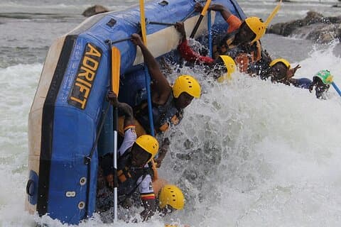 Tour di rafting di 2 giorni in acque bianche a Jinja