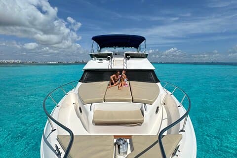Deluxe Yacht 48FT med FlyBrige-udlejning i Cancun