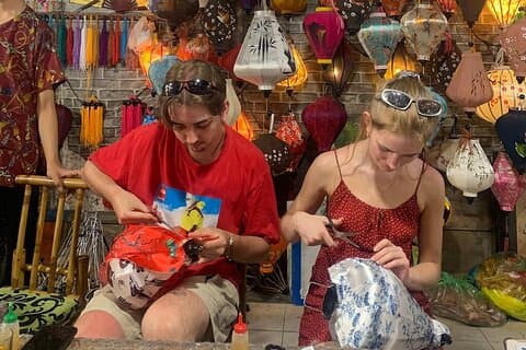 Authentieke Hoi An-mandboottocht en traditioneel lantaarn maken