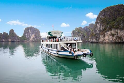 Halve dag Verken Bai Tu Long Bay met lunch, grot en kajakken